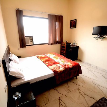 Hotel Mehra Inn Amritsar Exterior photo