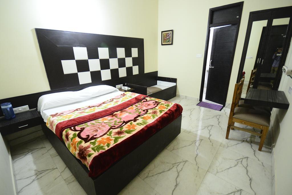 Hotel Mehra Inn Amritsar Room photo