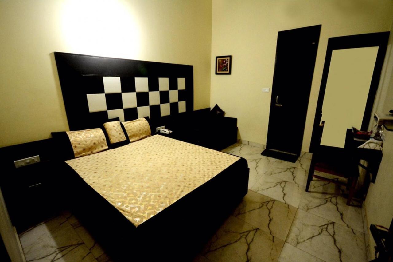 Hotel Mehra Inn Amritsar Exterior photo