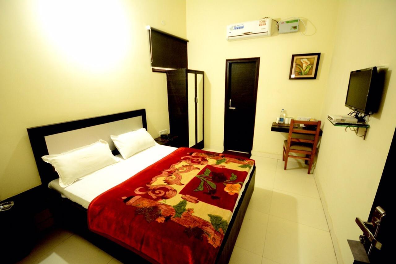 Hotel Mehra Inn Amritsar Exterior photo